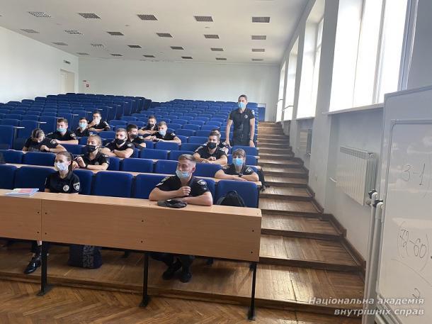 Залучення практичних працівників до освітнього процесу Залучення практичних працівників до освітнього процесу