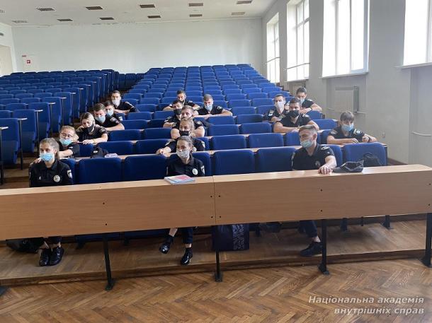 Залучення практичних працівників до освітнього процесу Залучення практичних працівників до освітнього процесу