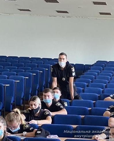 Залучення практичних працівників до освітнього процесу Залучення практичних працівників до освітнього процесу