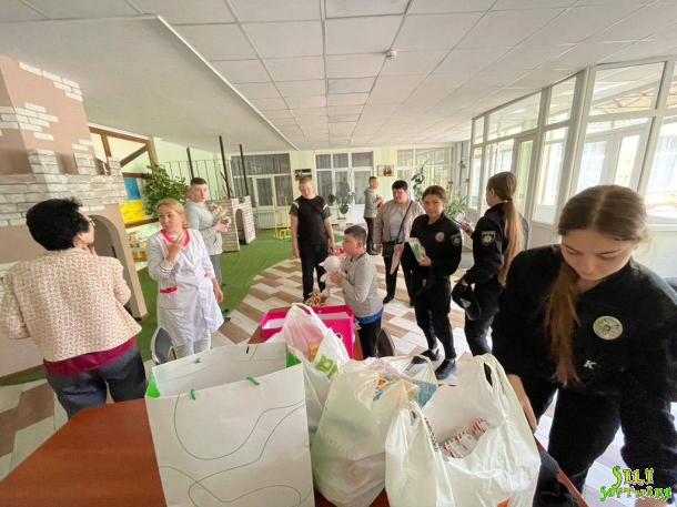Курсанти НАВС відвідали Святошинський будинок-інтернат Курсанти НАВС відвідали Святошинський будинок-інтернат