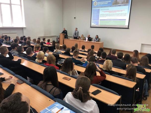 Зустріч керівництва академії зі студентами 1-го курсу ННІ № 1 НАВС Зустріч керівництва академії зі студентами 1-го курсу ННІ № 1 НАВС