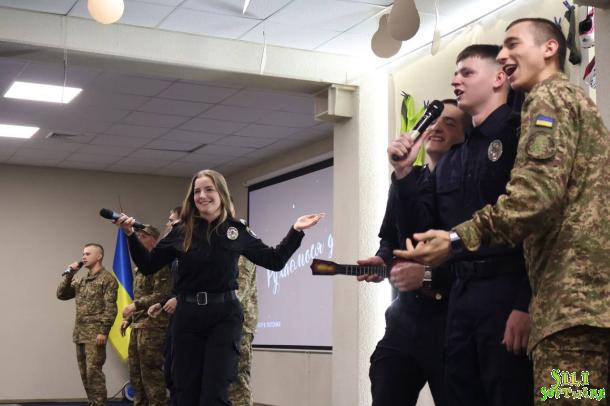 «Гумор в погонах»: курсанти НАВС і Нацгвардії об’єдналися на сцені «Гумор в погонах»: курсанти НАВС і Нацгвардії об’єдналися на сцені