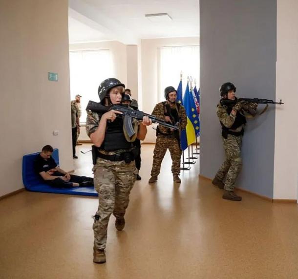 Офіцери кафедри тактичної підготовки ННІПД НАВС беруть участь у семінарі-тренінгу з викладання тактико-спеціальної підготовки Офіцери кафедри тактичної підготовки ННІПД НАВС беруть участь у семінарі-тренінгу з викладання тактико-спеціальної підготовки