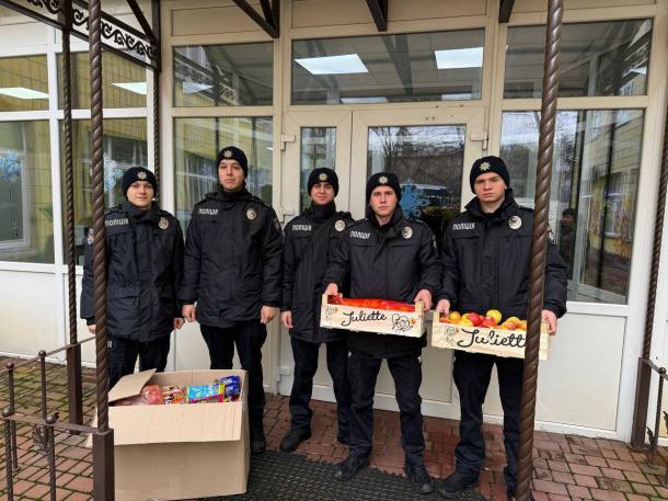 Курсанти ННІПД привітали вихованців Святошинського інтернату зі святом святого Миколая Курсанти ННІПД привітали вихованців Святошинського інтернату зі святом святого Миколая