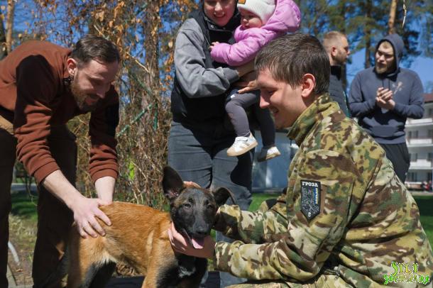 «Веснянки» в шпиталі: курсанти й ліцеїсти подарували концерт ветеранам «Веснянки» в шпиталі: курсанти й ліцеїсти подарували концерт ветеранам