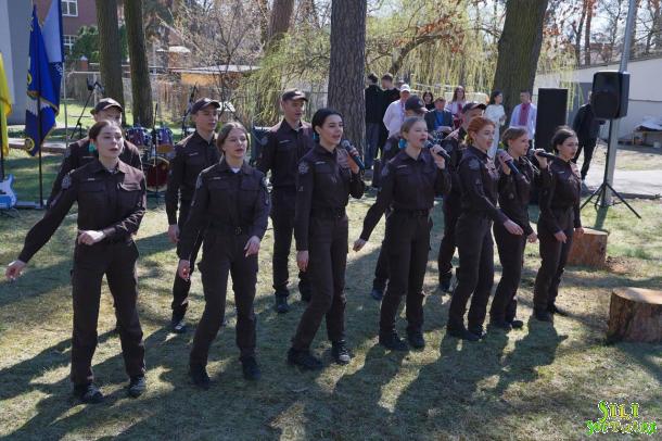 «Веснянки» в шпиталі: курсанти й ліцеїсти подарували концерт ветеранам «Веснянки» в шпиталі: курсанти й ліцеїсти подарували концерт ветеранам