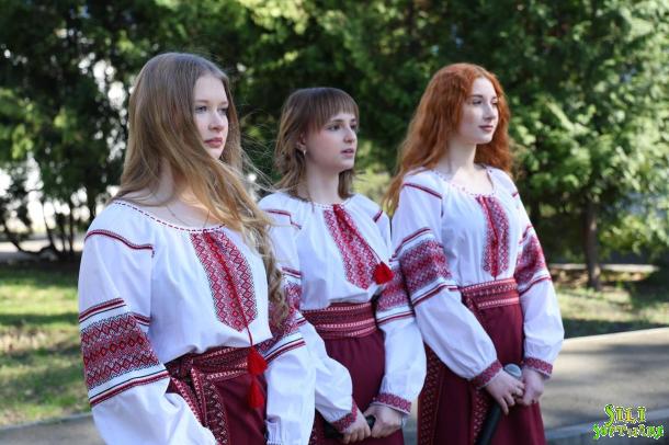 «Веснянки» в шпиталі: курсанти й ліцеїсти подарували концерт ветеранам «Веснянки» в шпиталі: курсанти й ліцеїсти подарували концерт ветеранам