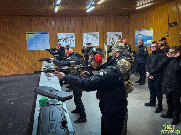 Курсанти НАВС удосконалюють бойові навички з інструкторами – поліцейськими Київщини Курсанти НАВС удосконалюють бойові навички з інструкторами – поліцейськими Київщини