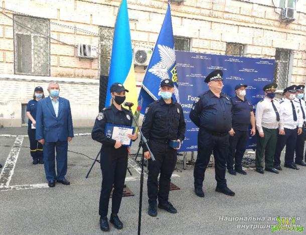 Курсантку НАВС відзначено за участь у затриманні правопорушника Курсантку НАВС відзначено за участь у затриманні правопорушника