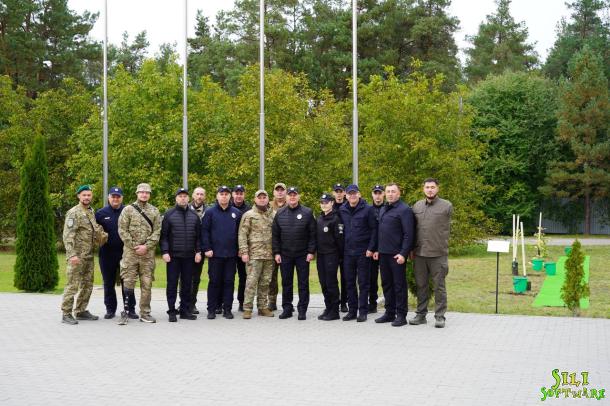 Алея пам’яті героїв у навчально-науковому інституті поліцейської діяльності НАВС Алея пам’яті героїв у навчально-науковому інституті поліцейської діяльності НАВС