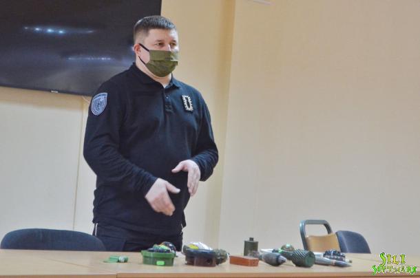 Чергова зустріч курсантів з працівником вибухотихнічної техніки Чергова зустріч курсантів з працівником вибухотихнічної техніки