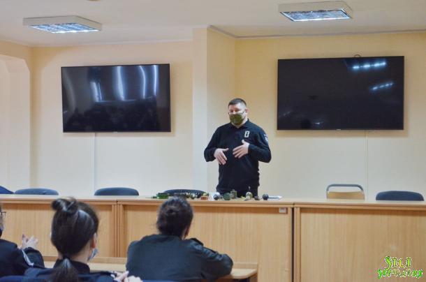 Чергова зустріч курсантів з працівником вибухотихнічної техніки Чергова зустріч курсантів з працівником вибухотихнічної техніки