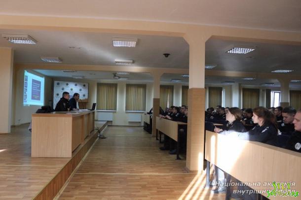 Зустріч з курсантами ННІ № 1 НАВС щодо протидії корупції Зустріч з курсантами ННІ № 1 НАВС щодо протидії корупції