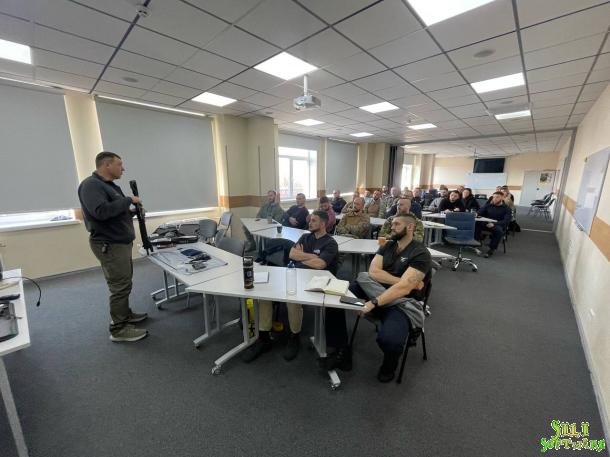 Представники академії пройшли навчання з експлуатації американських гвинтівок на платформі AR-15 Представники академії пройшли навчання з експлуатації американських гвинтівок на платформі AR-15