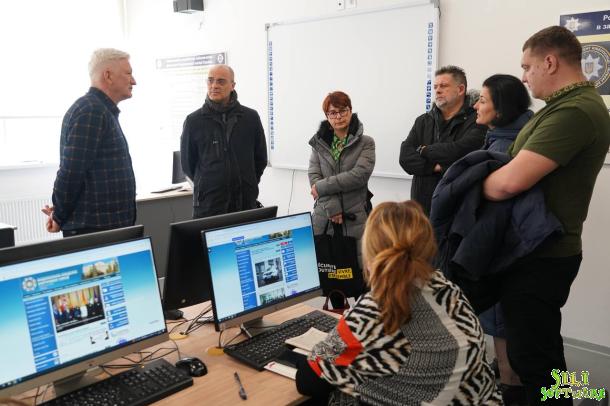 Офіційна делегація з питань дорожнього руху Міністерства внутрішніх справ Франції відвідала автошколу Національної академії внутрішніх справ Офіційна делегація з питань дорожнього руху Міністерства внутрішніх справ Франції відвідала автошколу Національної академії внутрішніх справ