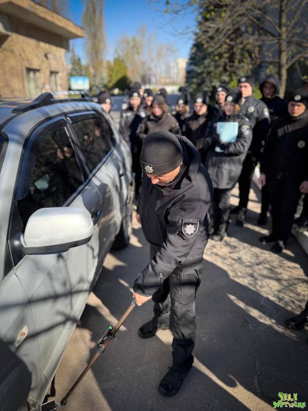 Навички, що рятують життя: в Академії МВС провели тренування з виявлення вибухівки Навички, що рятують життя: в Академії МВС провели тренування з виявлення вибухівки