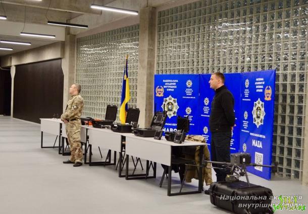 З нагоди Міжнародного дня цивільної авіації до курсантів ННІ № 1 завітали поліцейські Управління авіації та поліції на воді З нагоди Міжнародного дня цивільної авіації до курсантів ННІ № 1 завітали поліцейські Управління авіації та поліції на воді