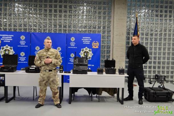 З нагоди Міжнародного дня цивільної авіації до курсантів ННІ № 1 завітали поліцейські Управління авіації та поліції на воді З нагоди Міжнародного дня цивільної авіації до курсантів ННІ № 1 завітали поліцейські Управління авіації та поліції на воді