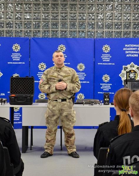 З нагоди Міжнародного дня цивільної авіації до курсантів ННІ № 1 завітали поліцейські Управління авіації та поліції на воді З нагоди Міжнародного дня цивільної авіації до курсантів ННІ № 1 завітали поліцейські Управління авіації та поліції на воді