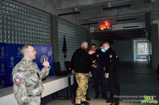 З нагоди Міжнародного дня цивільної авіації до курсантів ННІ № 1 завітали поліцейські Управління авіації та поліції на воді З нагоди Міжнародного дня цивільної авіації до курсантів ННІ № 1 завітали поліцейські Управління авіації та поліції на воді
