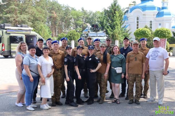 Курсанти НАВС взяли участь у благодійному іміджевому концерті «Долина двох Кросс-Кантрі Шосе» Курсанти НАВС взяли участь у благодійному іміджевому концерті «Долина двох Кросс-Кантрі Шосе»