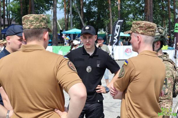 Курсанти НАВС взяли участь у благодійному іміджевому концерті «Долина двох Кросс-Кантрі Шосе» Курсанти НАВС взяли участь у благодійному іміджевому концерті «Долина двох Кросс-Кантрі Шосе»