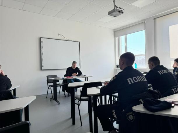 Курсанти ННІПД поспілкувалися з практиком підрозділу боротьби з наркозлочинністю Курсанти ННІПД поспілкувалися з практиком підрозділу боротьби з наркозлочинністю