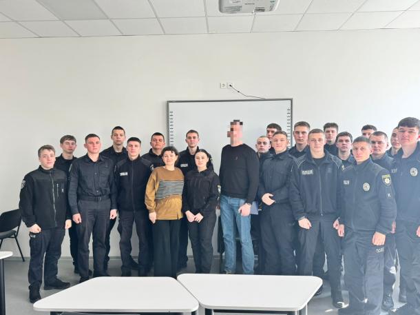 Курсанти ННІПД поспілкувалися з практиком підрозділу боротьби з наркозлочинністю Курсанти ННІПД поспілкувалися з практиком підрозділу боротьби з наркозлочинністю