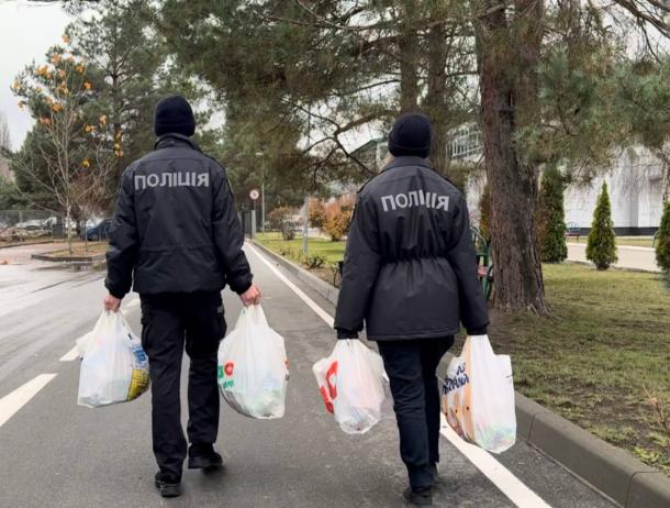 Курсанти НАВС відвідали поранених захисників у шпиталі Курсанти НАВС відвідали поранених захисників у шпиталі