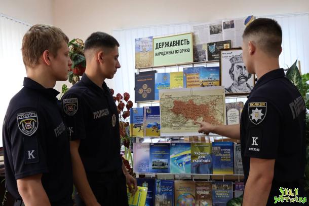Здобувачі вищої освіти НАВС долучилися до заходів з нагоди Дня Української Державності Здобувачі вищої освіти НАВС долучилися до заходів з нагоди Дня Української Державності