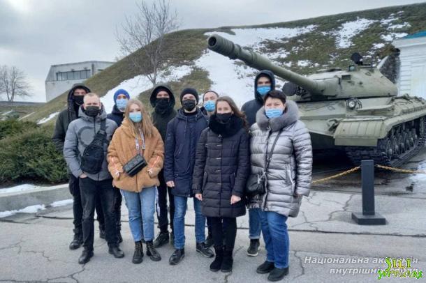 Курсанти ННІ № 1 НАВС відвідали музей з нагоди відзначення Дня українського добровольця Курсанти ННІ № 1 НАВС відвідали музей з нагоди відзначення Дня українського добровольця
