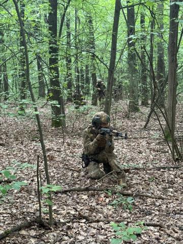 Тактичний вишкіл: марш-кидок і нейтралізація загрози для майбутніх офіцерів поліції Тактичний вишкіл: марш-кидок і нейтралізація загрози для майбутніх офіцерів поліції