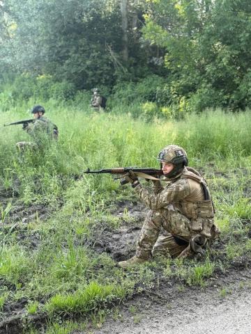 Тактичний вишкіл: марш-кидок і нейтралізація загрози для майбутніх офіцерів поліції Тактичний вишкіл: марш-кидок і нейтралізація загрози для майбутніх офіцерів поліції