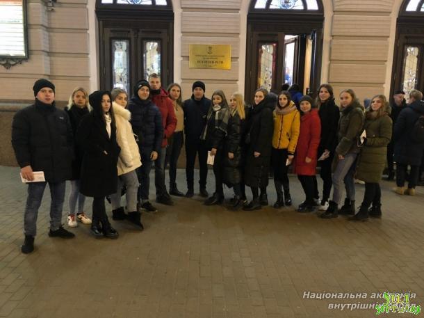 Курсанти ННІ № 1 НАВС у театрі оперети Курсанти ННІ № 1 НАВС у театрі оперети