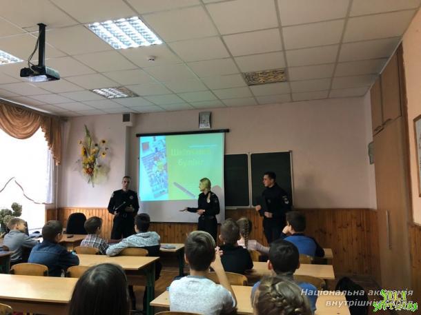 Учасники юридичної клініки «Захист» провели тренінг з антибулінгу для учнів середніх класів Учасники юридичної клініки «Захист» провели тренінг з антибулінгу для учнів середніх класів