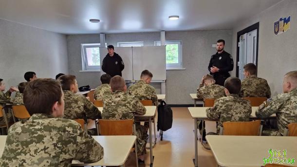 Профорієнтаційна зустріч з ліцеїстами: курсант Нікіта Лозовицький - про досвід навчання та власний шлях до академії Профорієнтаційна зустріч з ліцеїстами: курсант Нікіта Лозовицький - про досвід навчання та власний шлях до академії