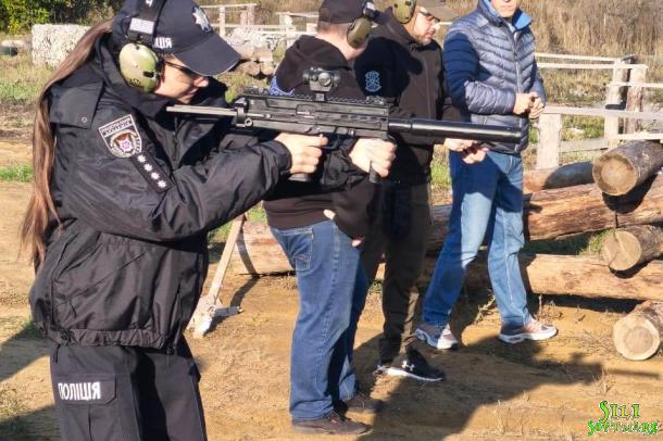 Викладачі кафедри вогневої підготовки НАВС випробували сучасну українську зброю Викладачі кафедри вогневої підготовки НАВС випробували сучасну українську зброю