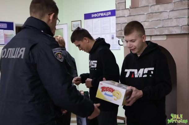 Курсанти НАВС привітали дітей Святошинського будинку-інтернату та Центру захисту дітей «Наші діти» з Всесвітнім днем дитини Курсанти НАВС привітали дітей Святошинського будинку-інтернату та Центру захисту дітей «Наші діти» з Всесвітнім днем дитини