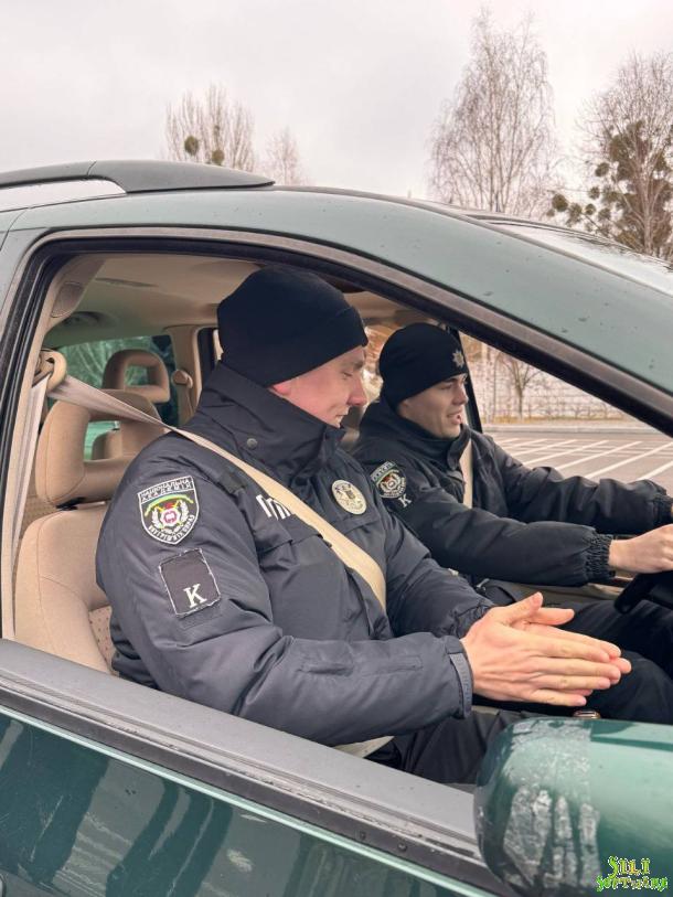 Курсанти відпрацювали тактику дій під час затримання злочинців, які переміщуються на автомобілі Курсанти відпрацювали тактику дій під час затримання злочинців, які переміщуються на автомобілі