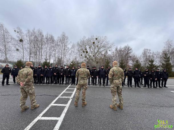 Курсанти відпрацювали тактику дій під час затримання злочинців, які переміщуються на автомобілі Курсанти відпрацювали тактику дій під час затримання злочинців, які переміщуються на автомобілі