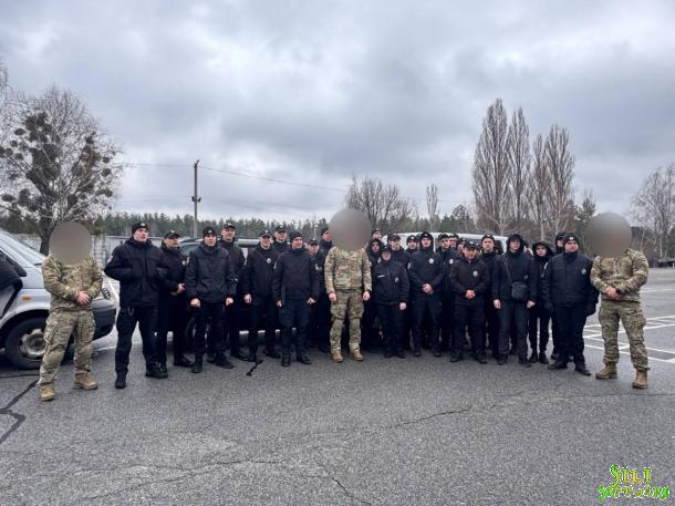 Курсанти відпрацювали тактику дій під час затримання злочинців, які переміщуються на автомобілі Курсанти відпрацювали тактику дій під час затримання злочинців, які переміщуються на автомобілі