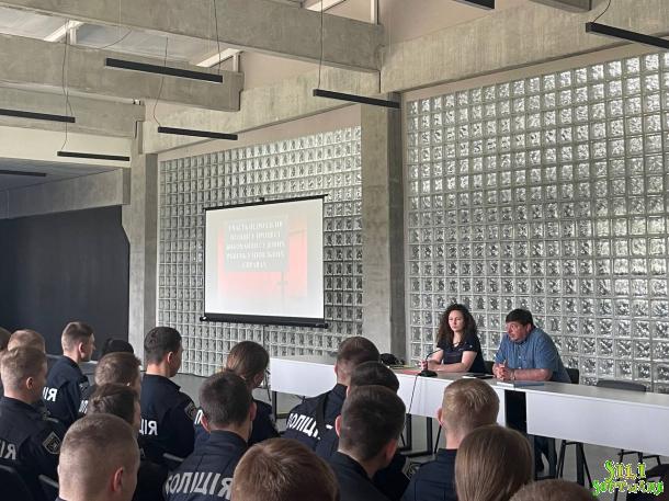 Цивільне судочинство та повноваження поліції: курсанти НАВС на бінарному занятті з практиками Цивільне судочинство та повноваження поліції: курсанти НАВС на бінарному занятті з практиками