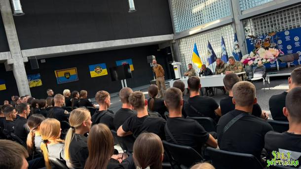 Єдність, мужність і пам’ять: у ННІПД НАВС відбулася зустріч курсантів із захисниками України Єдність, мужність і пам’ять: у ННІПД НАВС відбулася зустріч курсантів із захисниками України