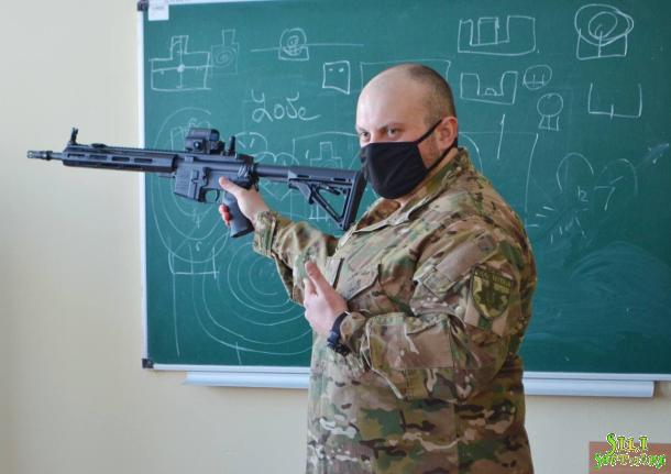 Заняття з вогневої підготовки для курсантів ННІ № 1 за участю працівника поліції особливого призначення Заняття з вогневої підготовки для курсантів ННІ № 1 за участю працівника поліції особливого призначення