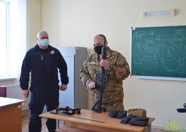 Заняття з вогневої підготовки для курсантів ННІ № 1 за участю працівника поліції особливого призначення Заняття з вогневої підготовки для курсантів ННІ № 1 за участю працівника поліції особливого призначення