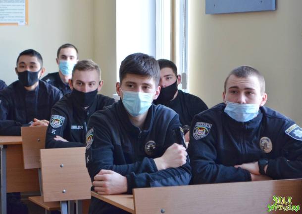 Заняття з вогневої підготовки для курсантів ННІ № 1 за участю працівника поліції особливого призначення Заняття з вогневої підготовки для курсантів ННІ № 1 за участю працівника поліції особливого призначення