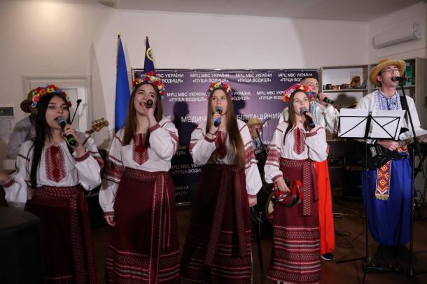 Курсанти ННІПД привітали ветеранів реабілітаційного центру МВС з різдвяними святами Курсанти ННІПД привітали ветеранів реабілітаційного центру МВС з різдвяними святами