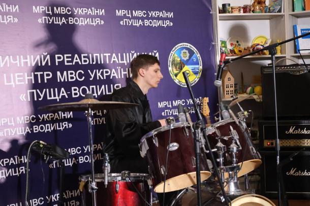 Курсанти ННІПД привітали ветеранів реабілітаційного центру МВС з різдвяними святами Курсанти ННІПД привітали ветеранів реабілітаційного центру МВС з різдвяними святами