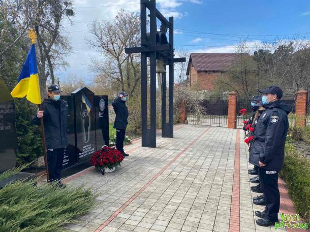 Особовий склад Навчально-наукового інституту № 1 НАВС вшанував пам'ять учасників ліквідації наслідків аварії на чорнобильській атомній електростанції Особовий склад Навчально-наукового інституту № 1 НАВС вшанував пам'ять учасників ліквідації наслідків аварії на чорнобильській атомній електростанції