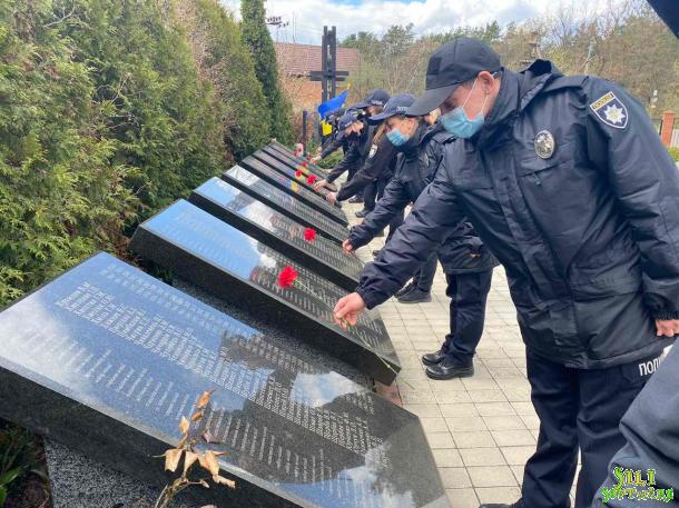 Особовий склад Навчально-наукового інституту № 1 НАВС вшанував пам'ять учасників ліквідації наслідків аварії на чорнобильській атомній електростанції Особовий склад Навчально-наукового інституту № 1 НАВС вшанував пам'ять учасників ліквідації наслідків аварії на чорнобильській атомній електростанції